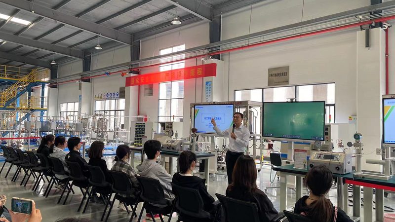 化工原料检测标准规范：确保品质与合规的关键